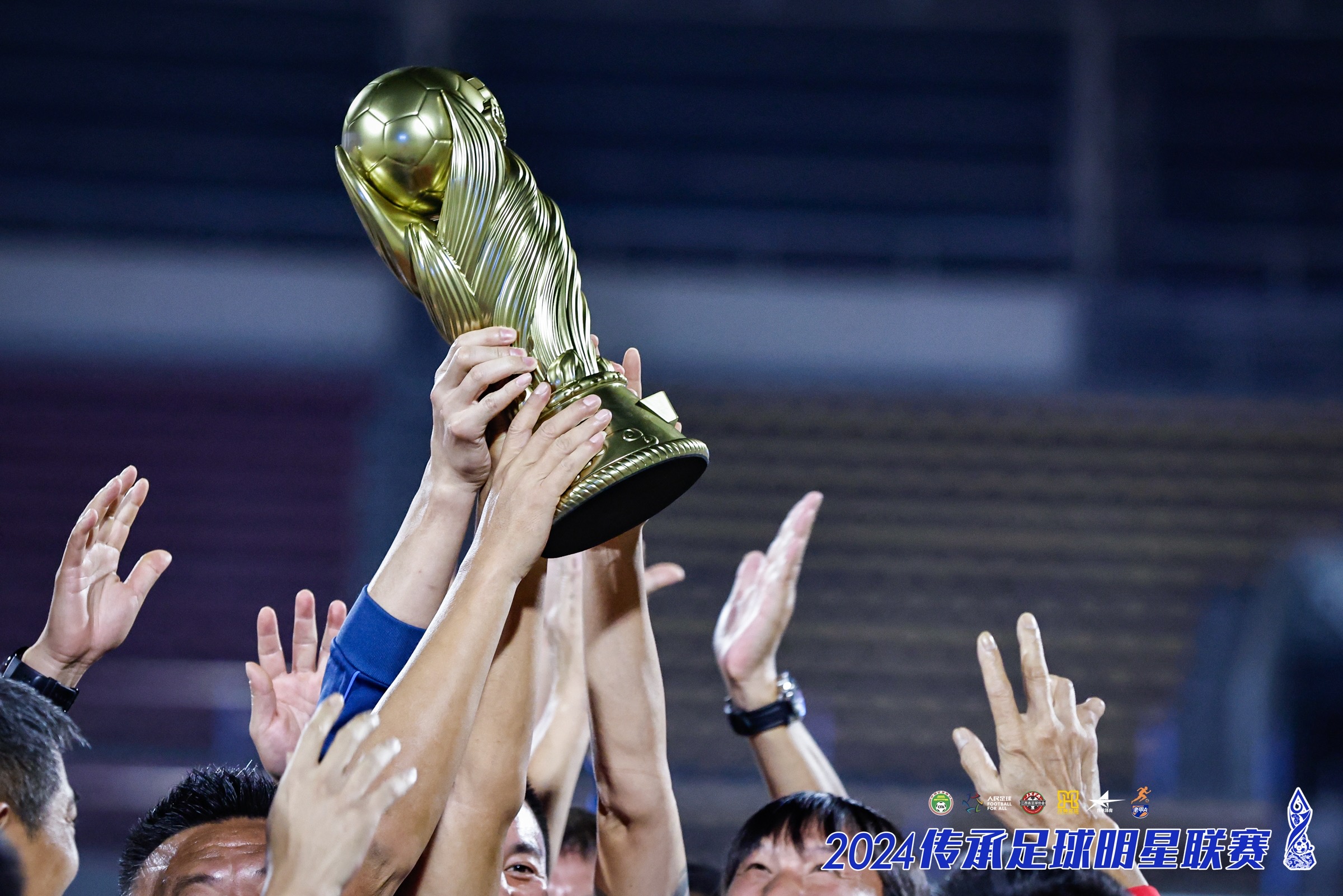 关于足球职业比赛势不可挡,球员展现超凡实力的信息 关于足球职业比赛势不可挡,球员展现超凡实力的信息