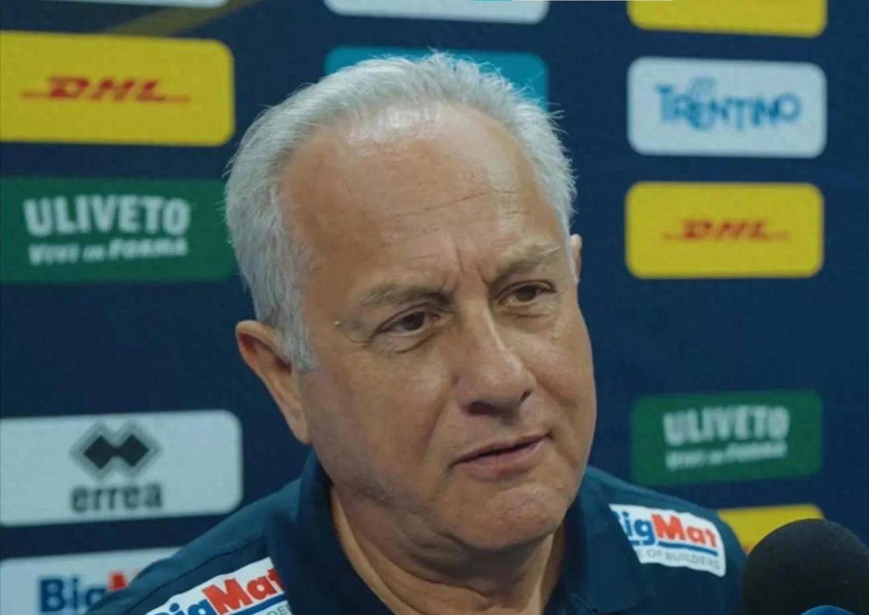 意大利主教练在国家队比赛中挑选新人