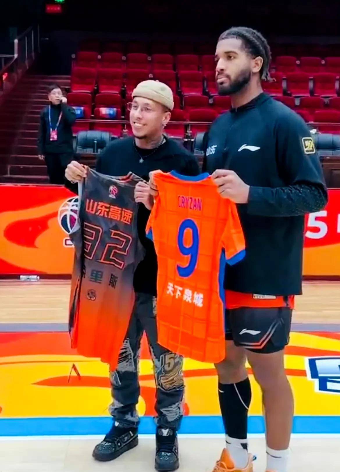 夺冠热门遭遇阻碍!上海迎战山东,胜者晋级