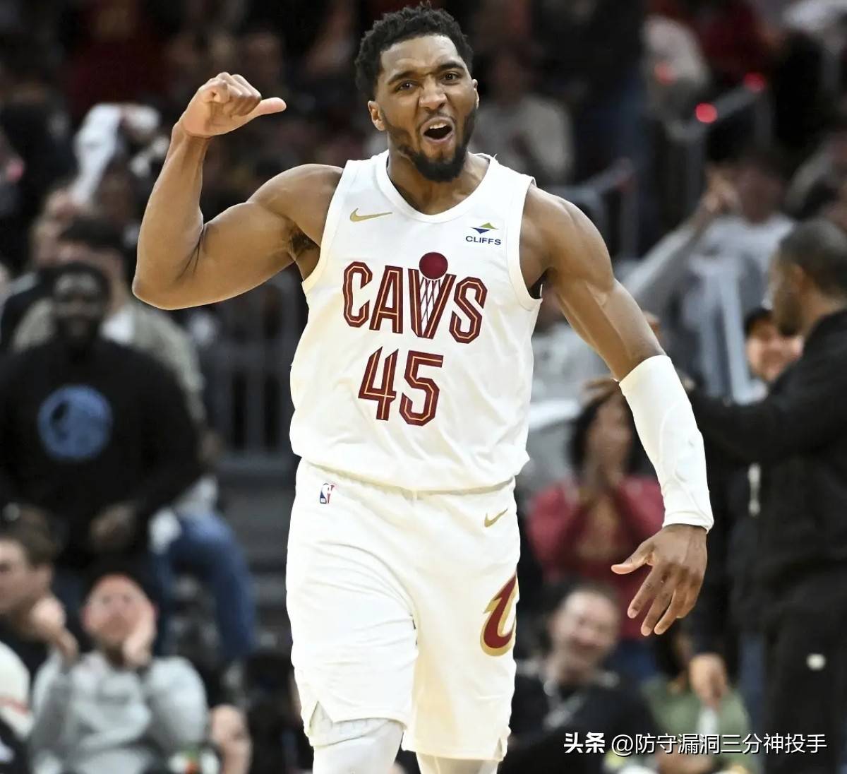 米切尔惊艳全场,威金斯助攻爆棚,魔术逆转取胜! 米切尔惊艳全场,威金斯助攻爆棚,魔术逆转取胜!